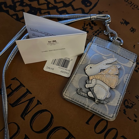 Coach Accessories - Ski Bunny Lanyard COACh IS Holder F62059 🐰🩶